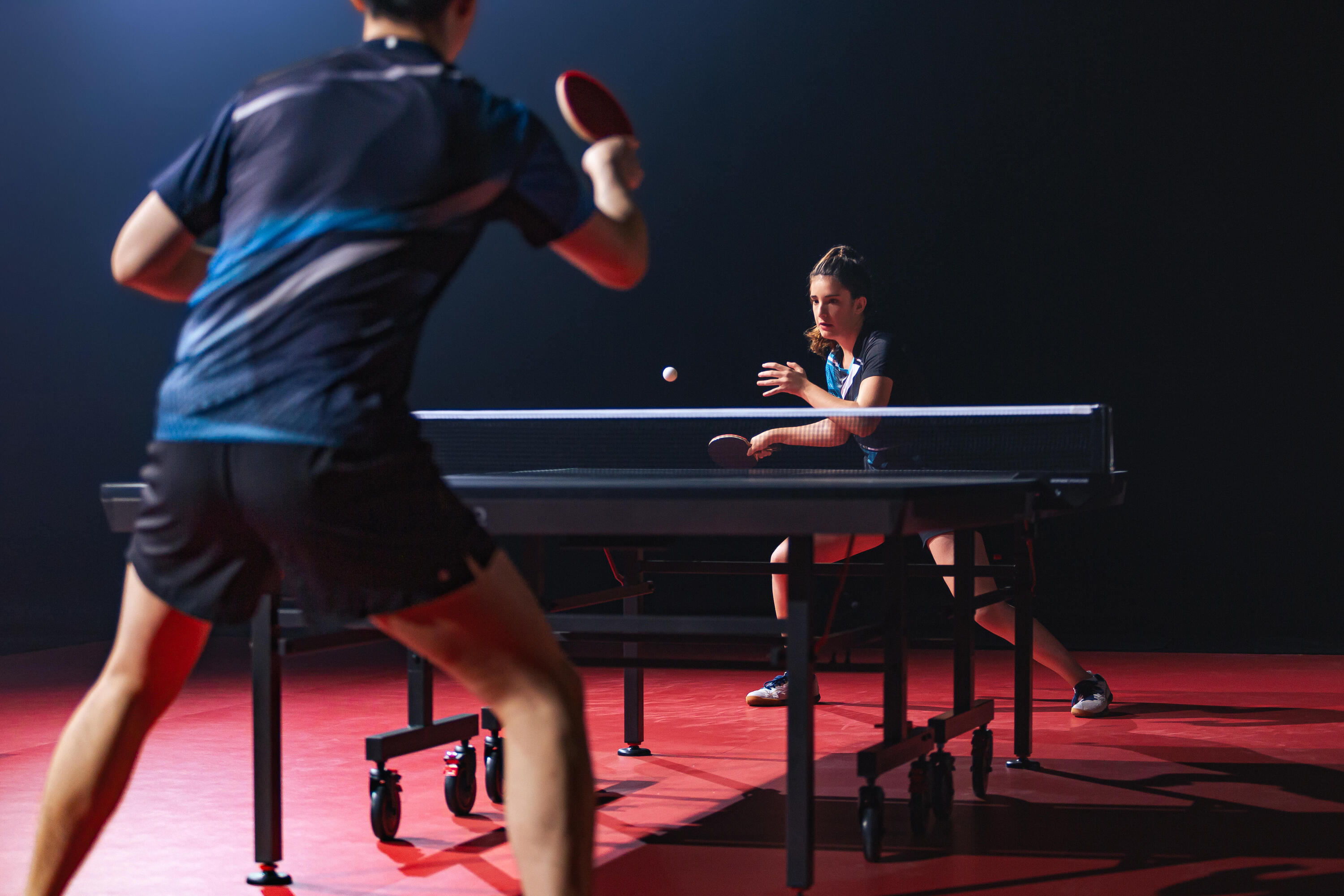 Table de tennis de table intérieure compacte compétition ITTF, TTT 930 Noir 17/24