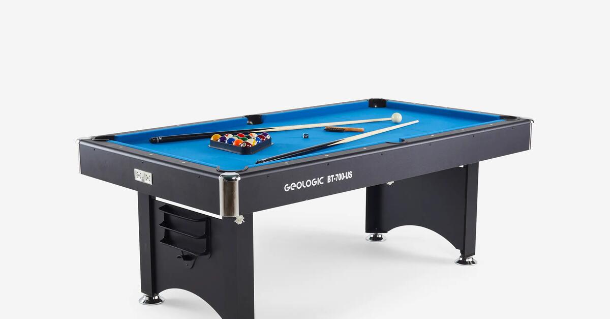 Bolas De Bilhar Americano Ou Jogo De Bilhar De Snooker Qualquer Um Dos  Vários Jogos Jogados Em Mesa Azul Foto de Stock - Imagem de colorido,  relaxamento: 188938030