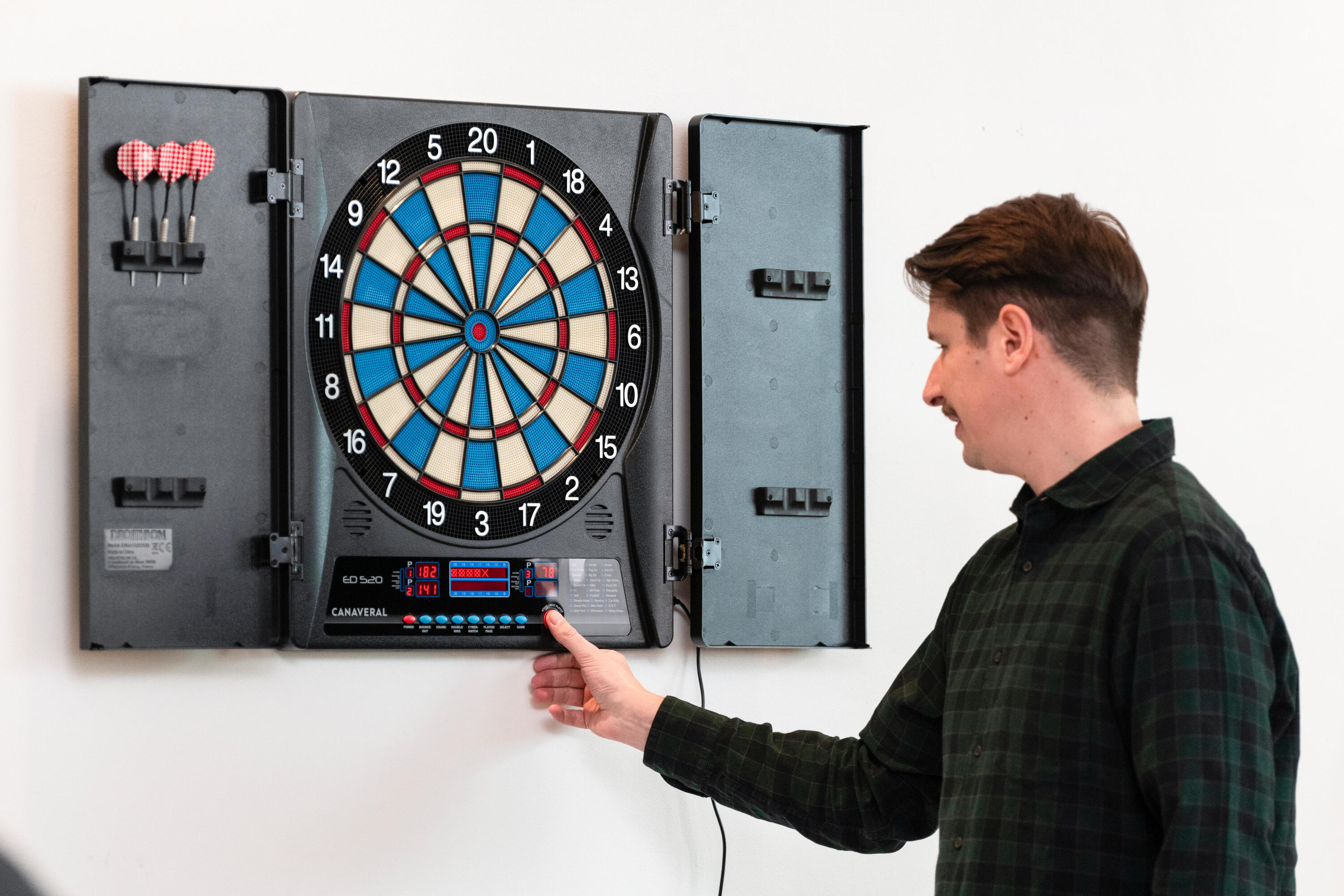 ED520 Electronic Dartboard 2/17