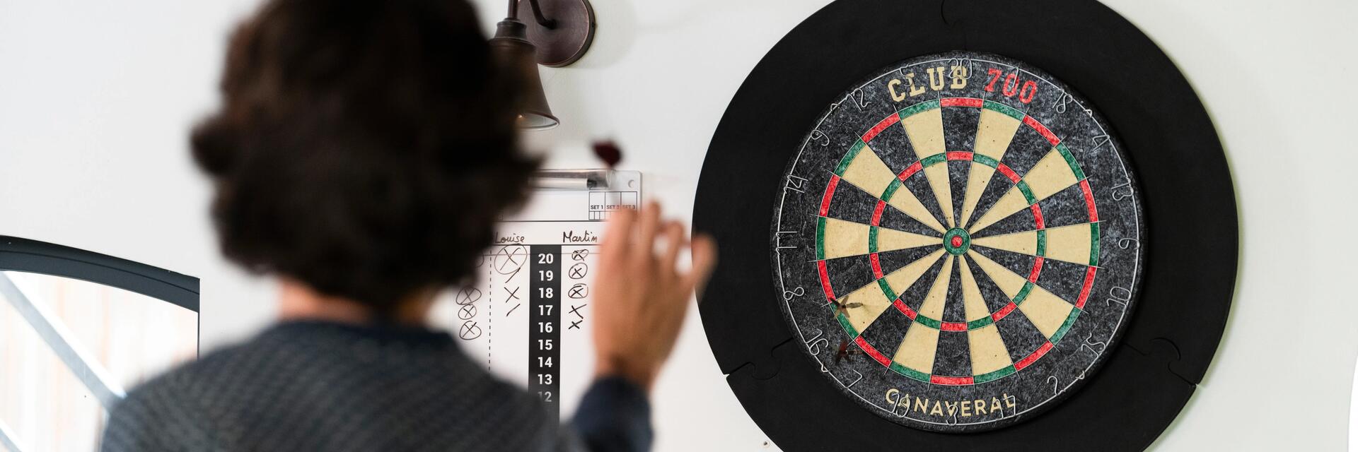 accrocher-cible-fléchette-traditionnelle-darts-decathlon-canaveral