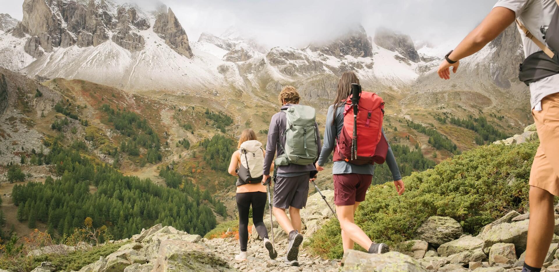 How to choose junior hiking footwear?