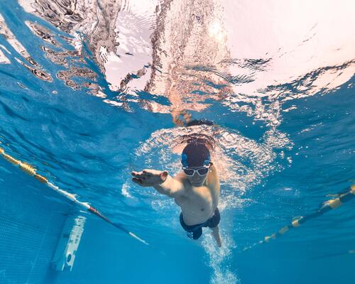 ¿Quieres nadar como pez en el agua? Aquí 9 consejos para nadar bien