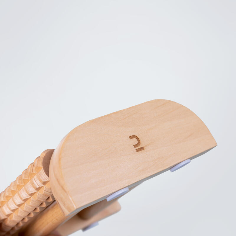 Fussmassagegerät aus Holz 