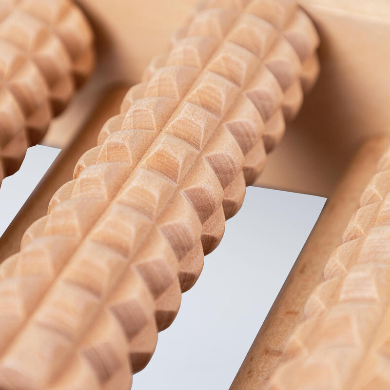 Fussmassagegerät aus Holz 