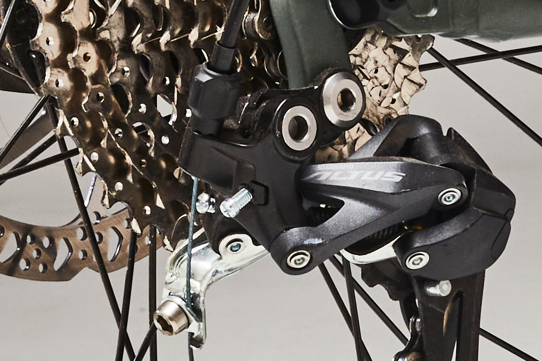Derailleur barrel adjuster