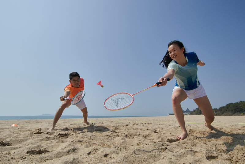 Learn the Difference Between the Different Types of Badminton Strings
