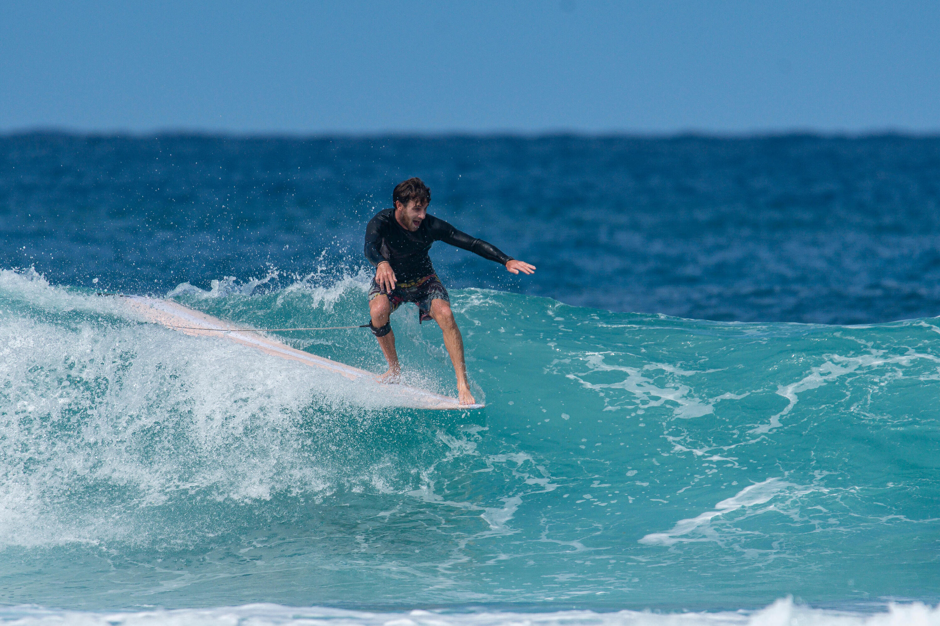 Prancha de Surf LONGBOARD 900 9'4" 74 L. Inclui 1 quilha de 10". 19/20