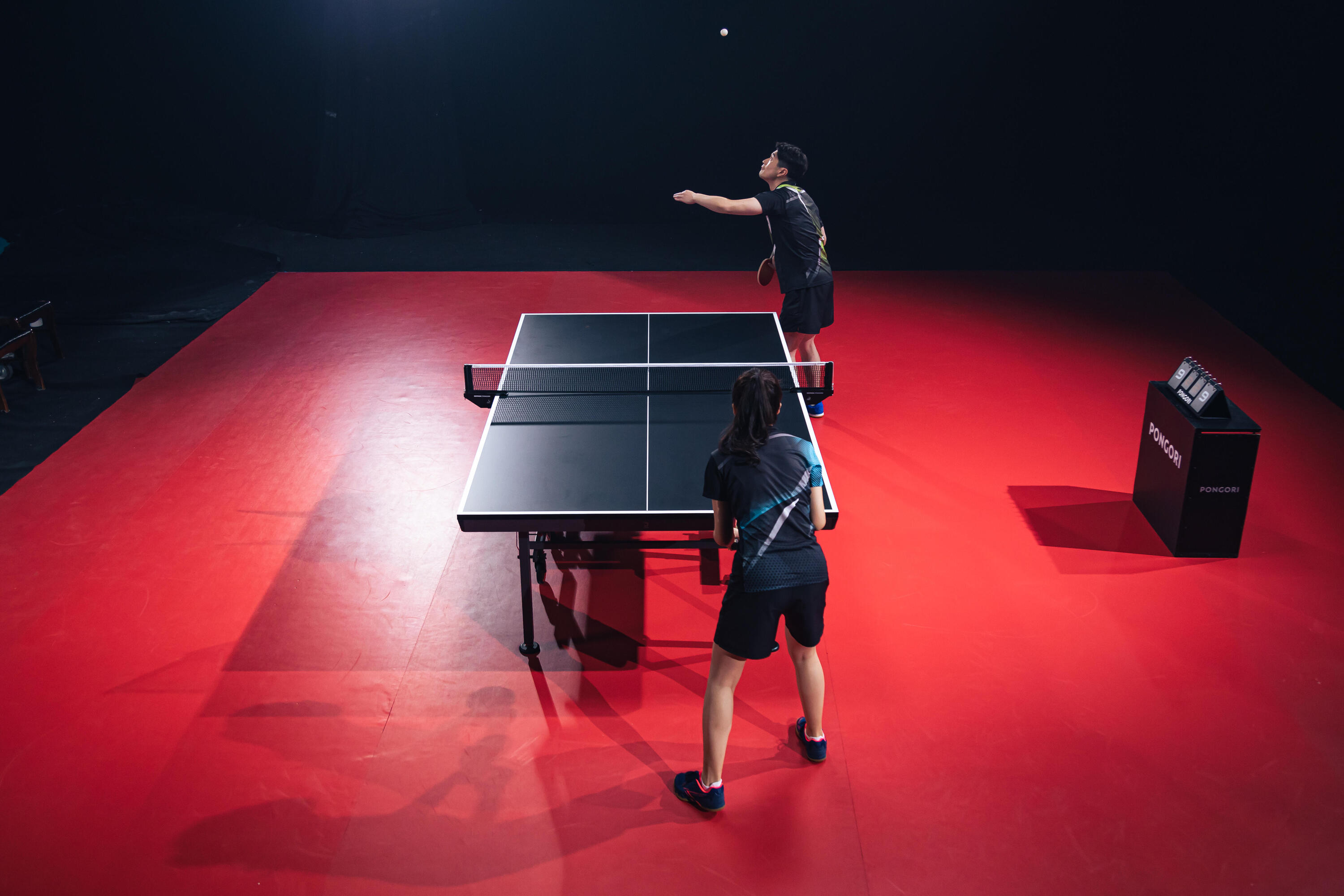 Table de tennis de table intérieure compacte compétition ITTF, TTT 930 Noir 18/24