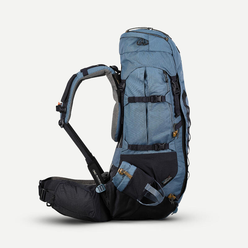 Mochila montaña y trekking 50L+10L Forclaz MT900 Sybium. Funda impermeable