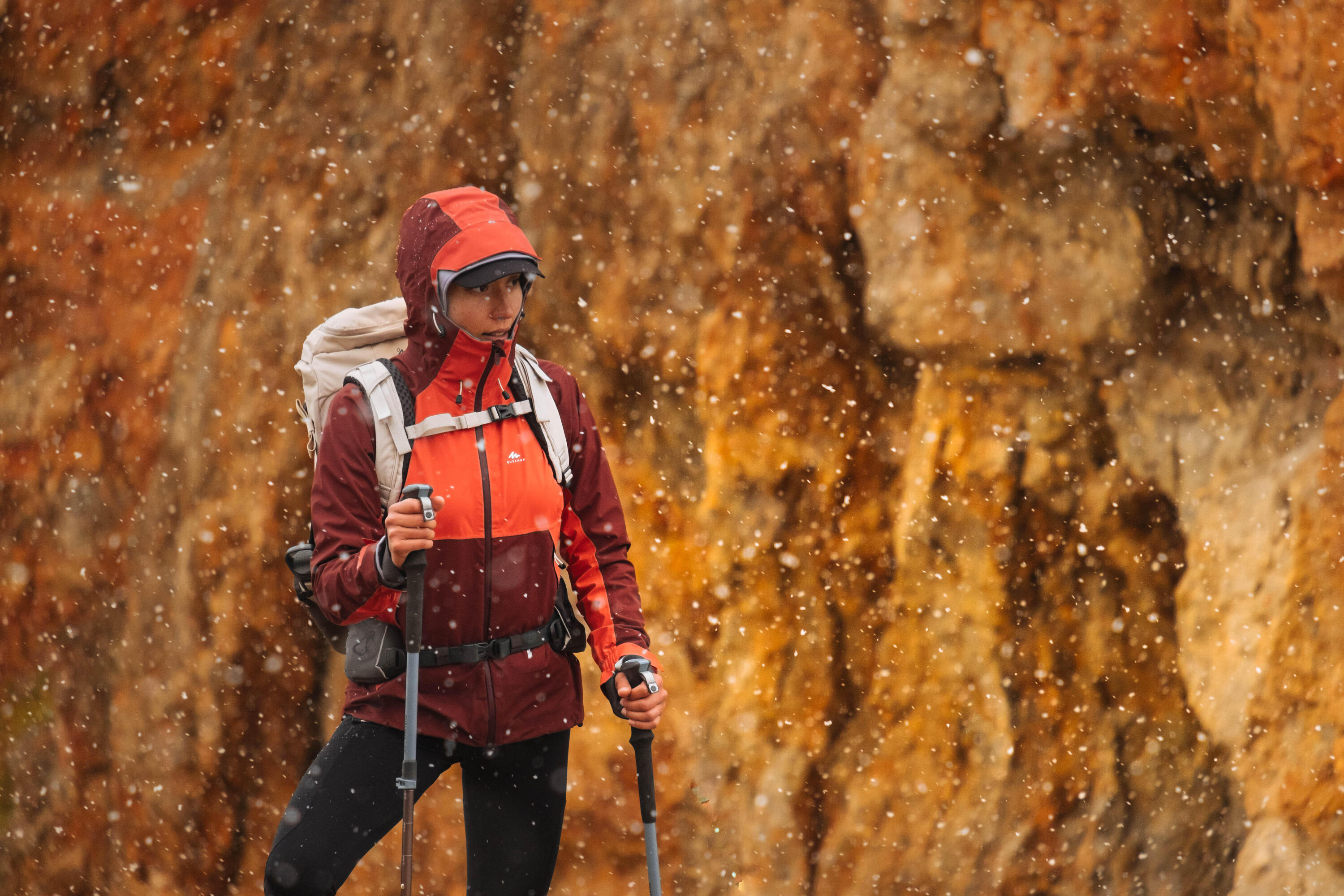 Veste de randonnée montagne imperméable femme, MH500 orange rouge 31/40