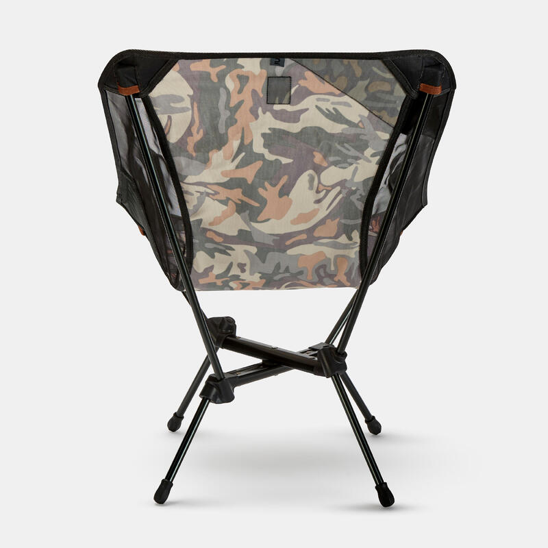 CHAISE BASSE PLIANTE DE CAMPING MH500 CAMO