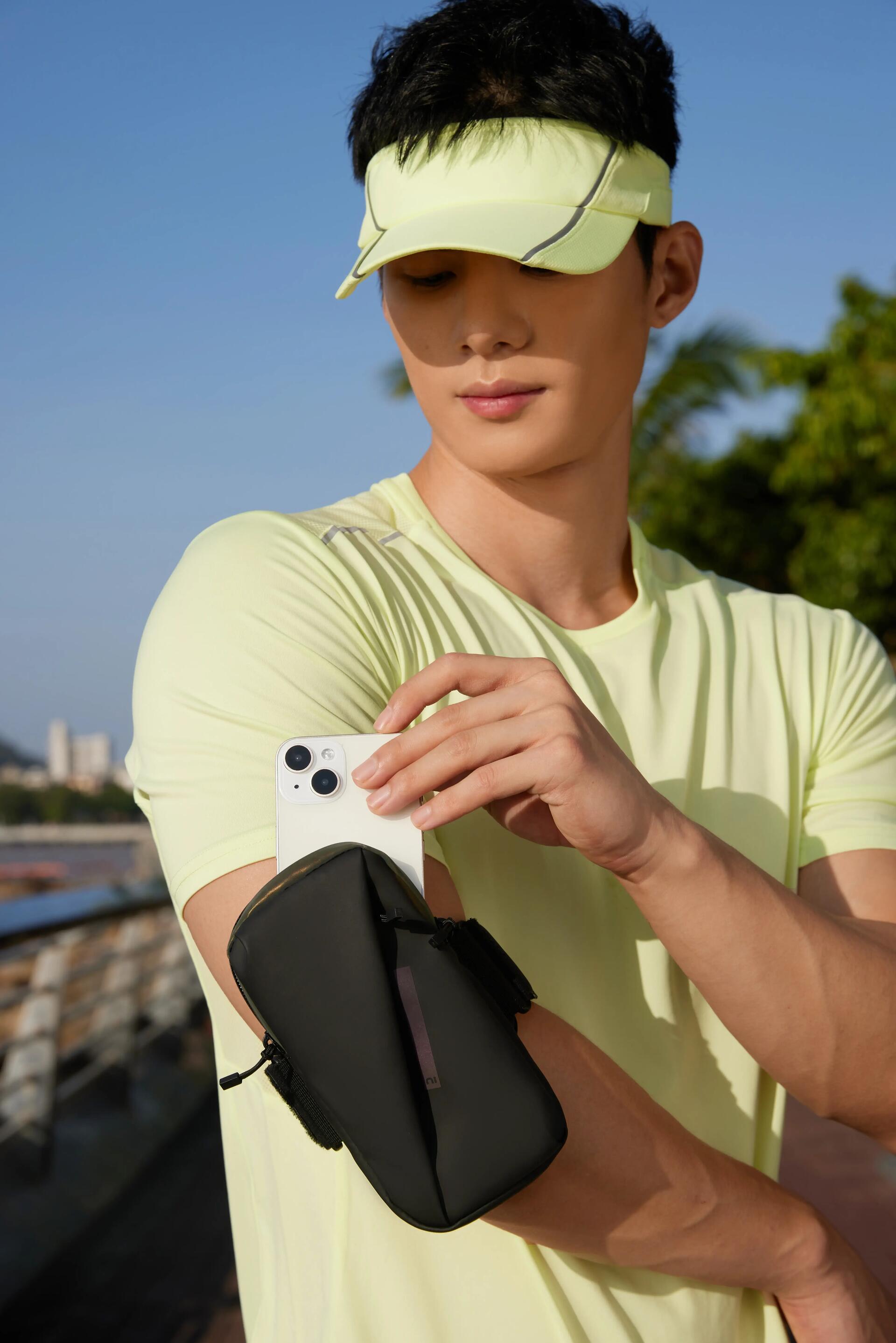 COMMENT CHOISIR SON ACCESSOIRE DE PORTAGE SMARTPHONE