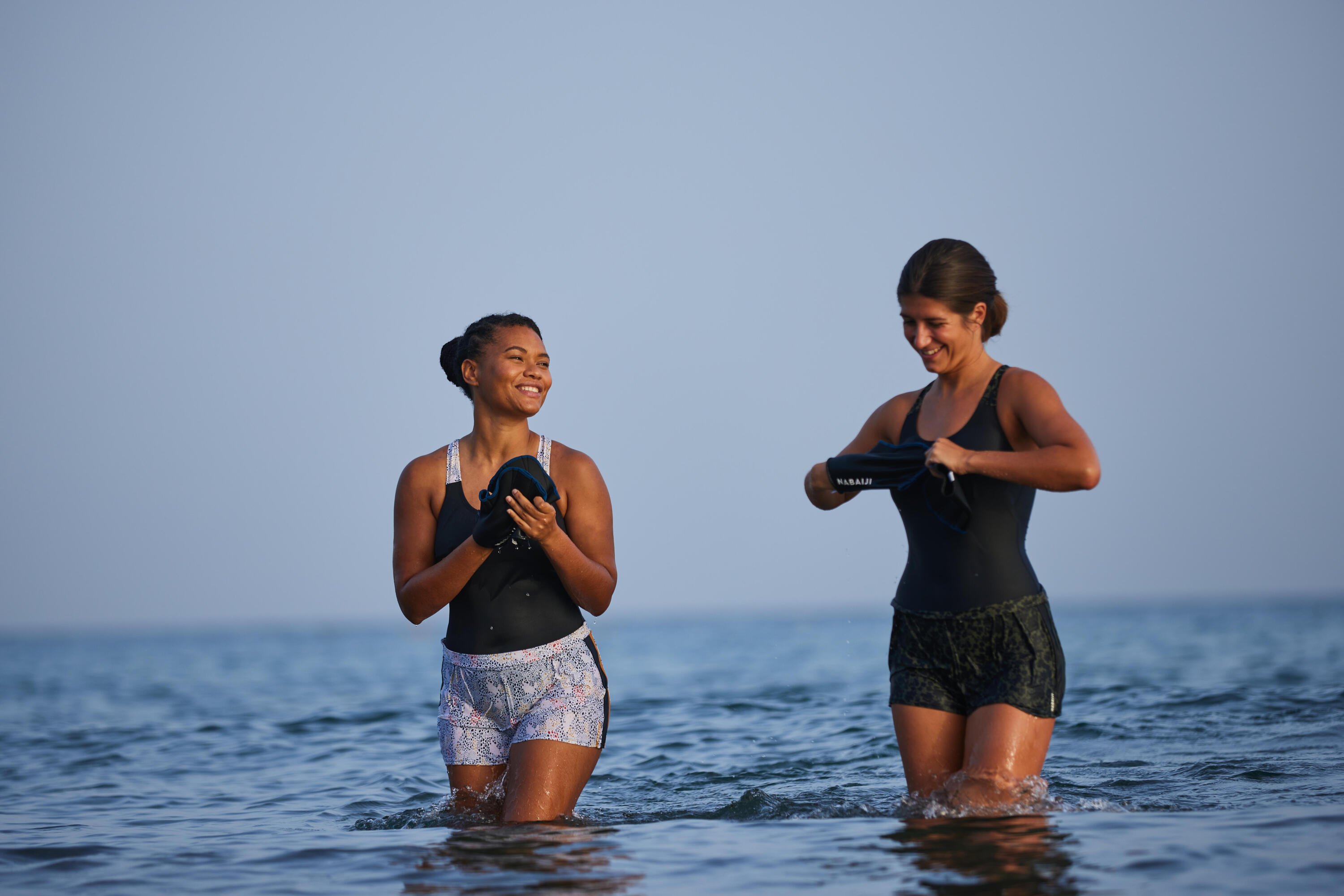 Handschuhe in Schwimmflossenform Aquagym aus Neopren schwarz/blau 10/10