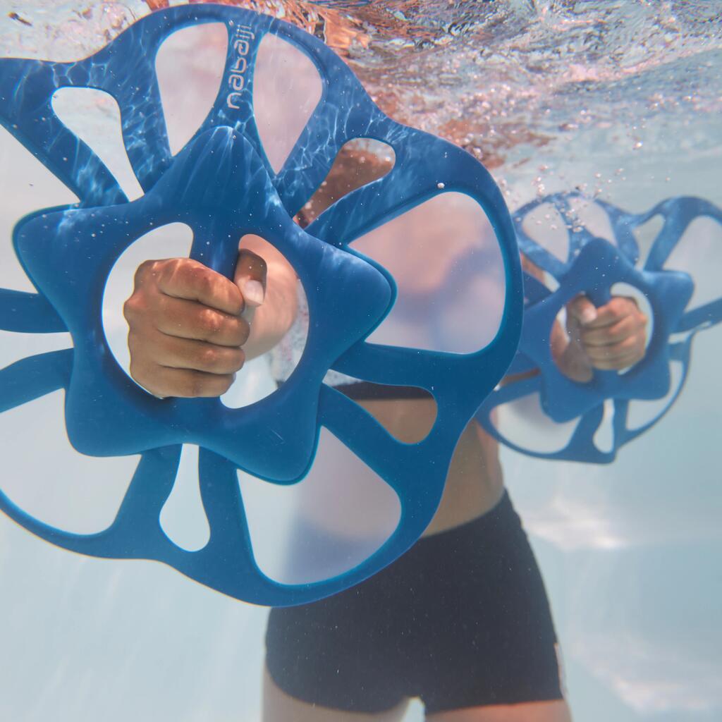 Belo-plavi tegovi za fitnes u vodi PULLPUSH FLOWER L (par)
