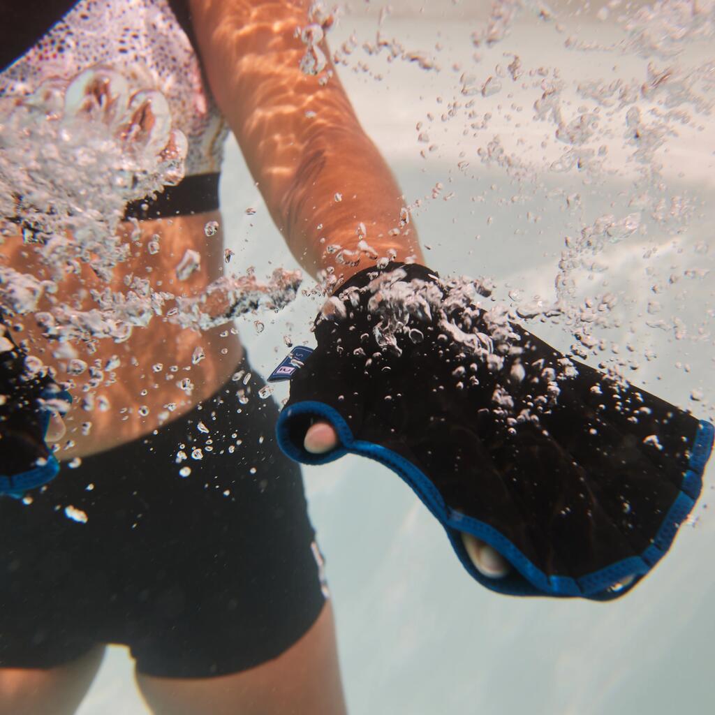 Paire de gants palmés Aquagym en néoprène noir bleu