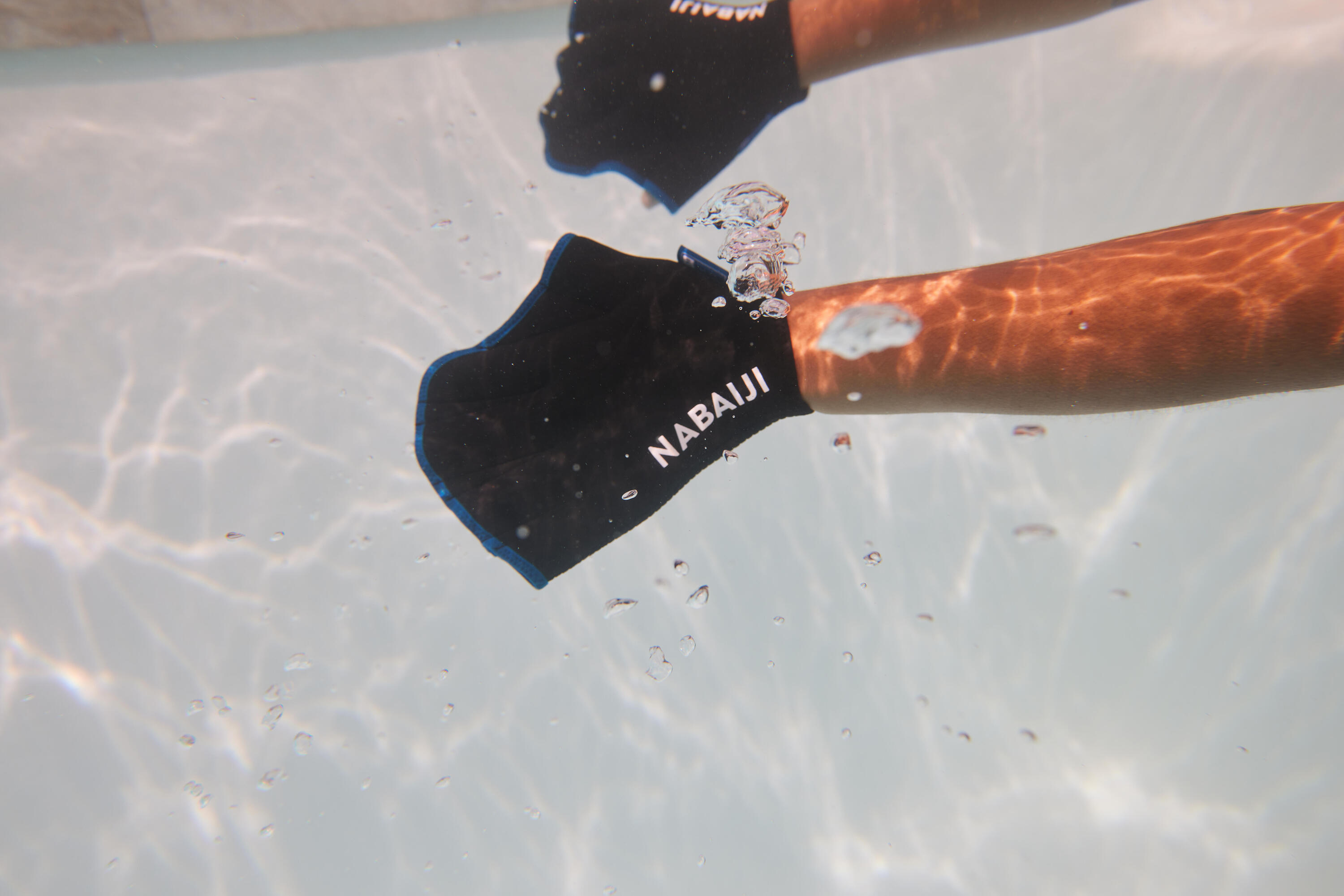 Handschuhe in Schwimmflossenform Aquagym aus Neopren schwarz/blau 8/10