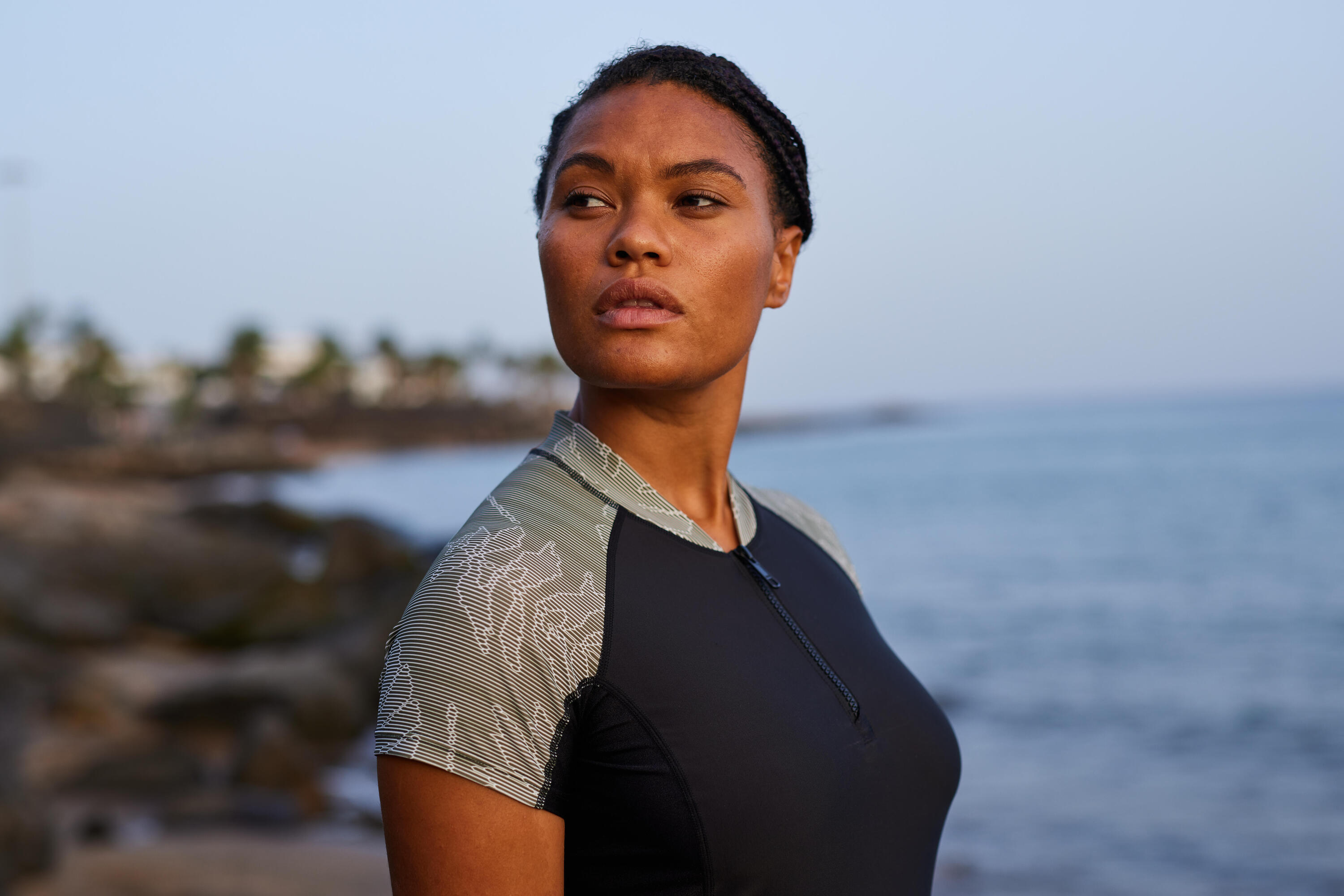 Women’s short-sleeved top for Aquagym and Aquafitness black lia khaki 6/9