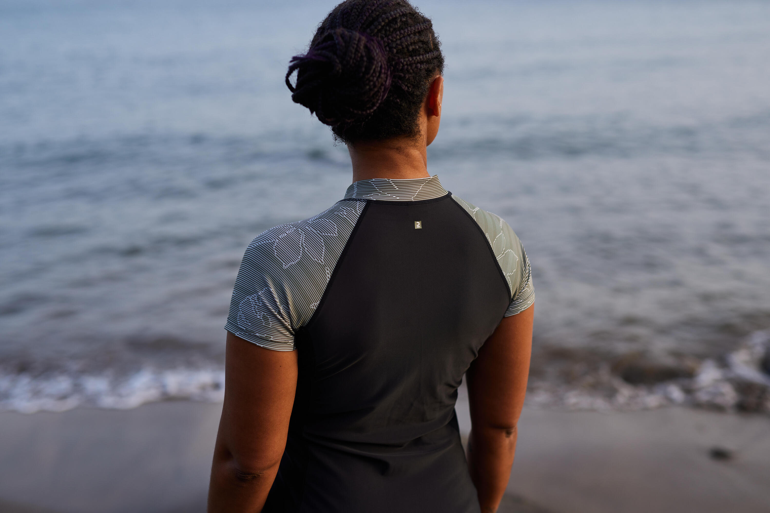 Women’s short-sleeved top for Aquagym and Aquafitness black lia khaki 8/9