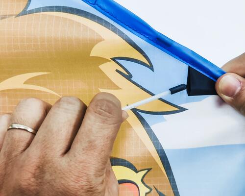 Reparatur von Bruchstellen am Flugdrachen