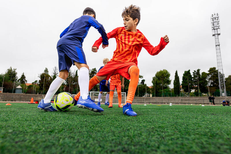 Las mejores botas de fútbol de niños para césped artificial