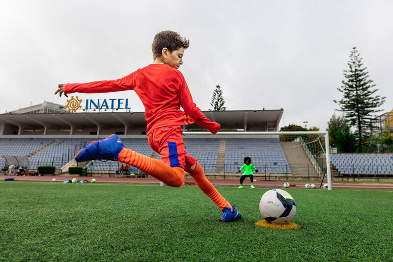 Comment aider mon enfant à choisir ses chaussures de football ?