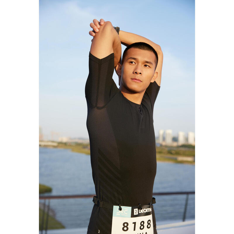 T-shirt de Running sans couture Homme - KIPRUN Run 500 Confort Skin Noir