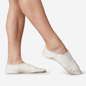 Zapatillas gimnasia niña y niño de piel blanca