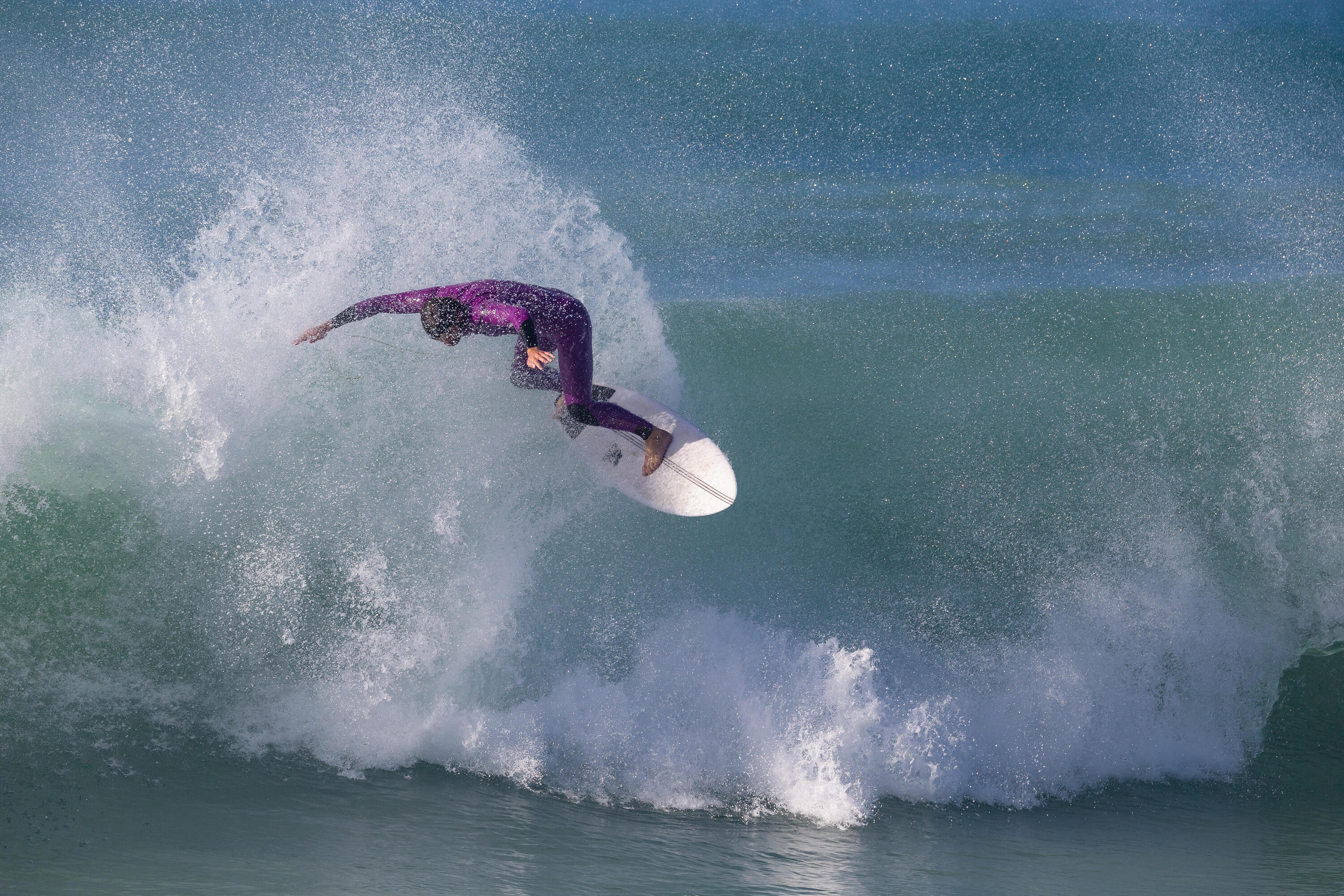 Surf shortboard 900 Perf 5'11 27 l bez ploutviček  18/22
