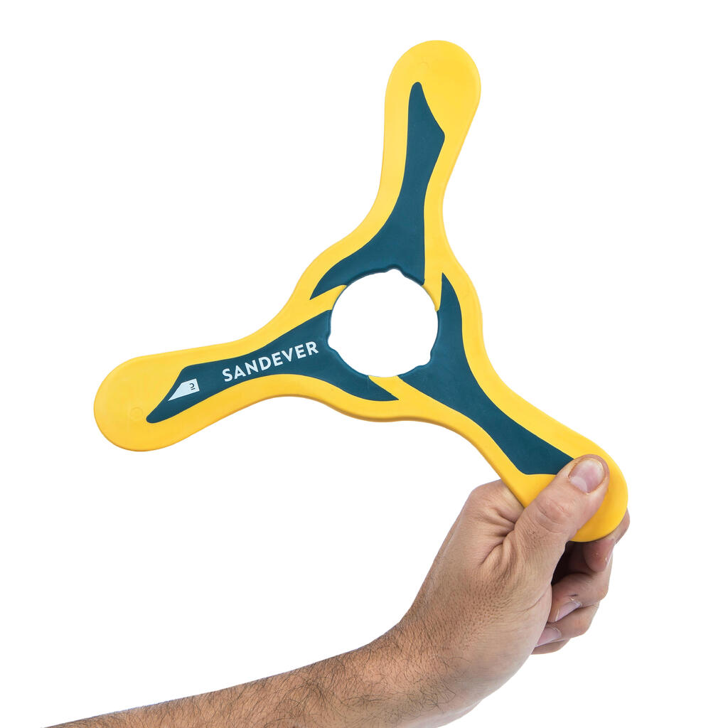 Bumerang s dobrým návratom s okrajom z mäkkého materiálu znižuje riziko poranenia. 