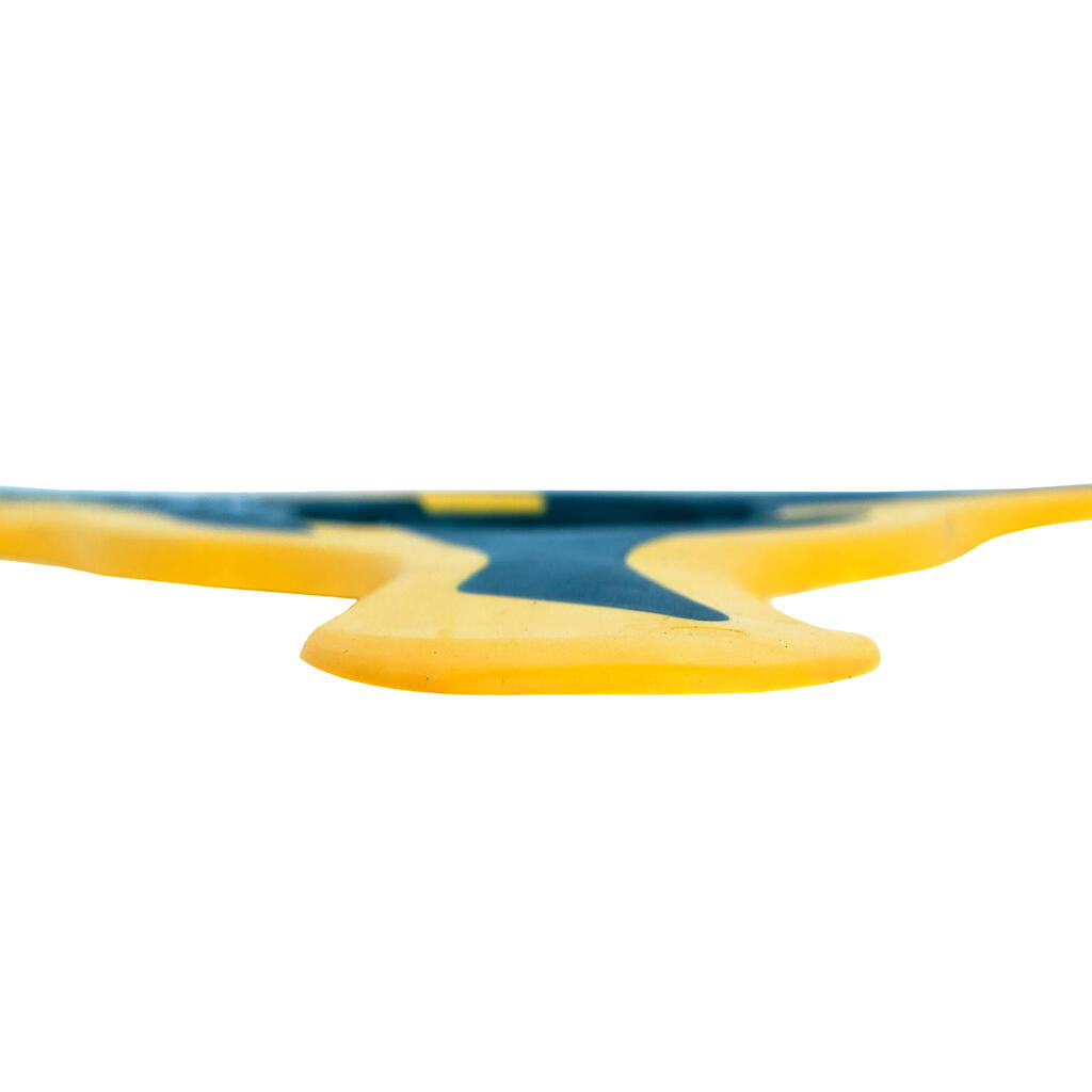 Bumerang s dobrým návratom s okrajom z mäkkého materiálu znižuje riziko poranenia. 