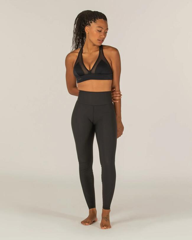 Quelle taille porte la mannequin ?
