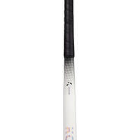 Belo-crna palica za hokej na travi sa 30% karbona i srednjim lukom FH530