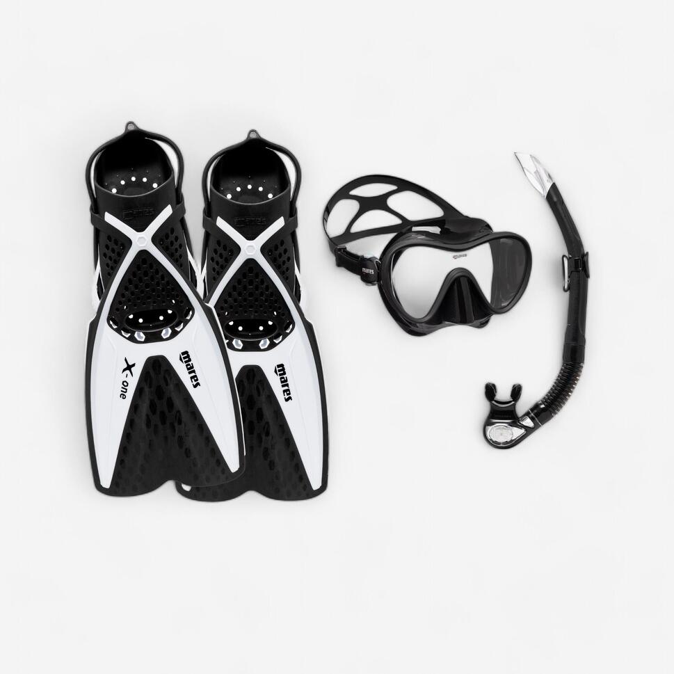 Černo-bílý šnorchlovací set. Zobrazit produkt.