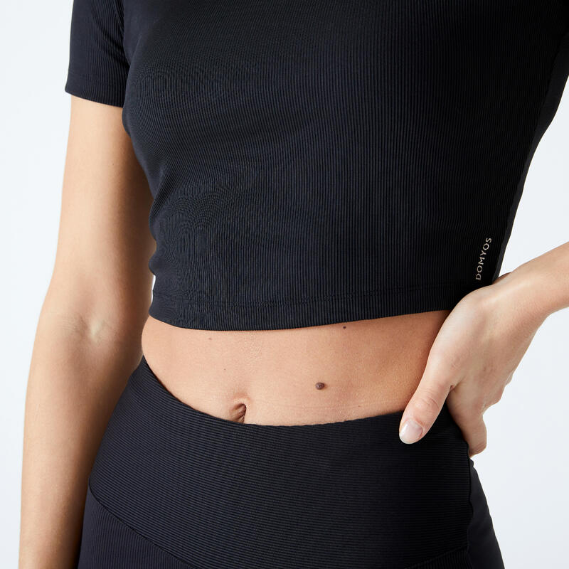 Női rövid ujjú crop top póló fitneszhez, 520-as, fekete 