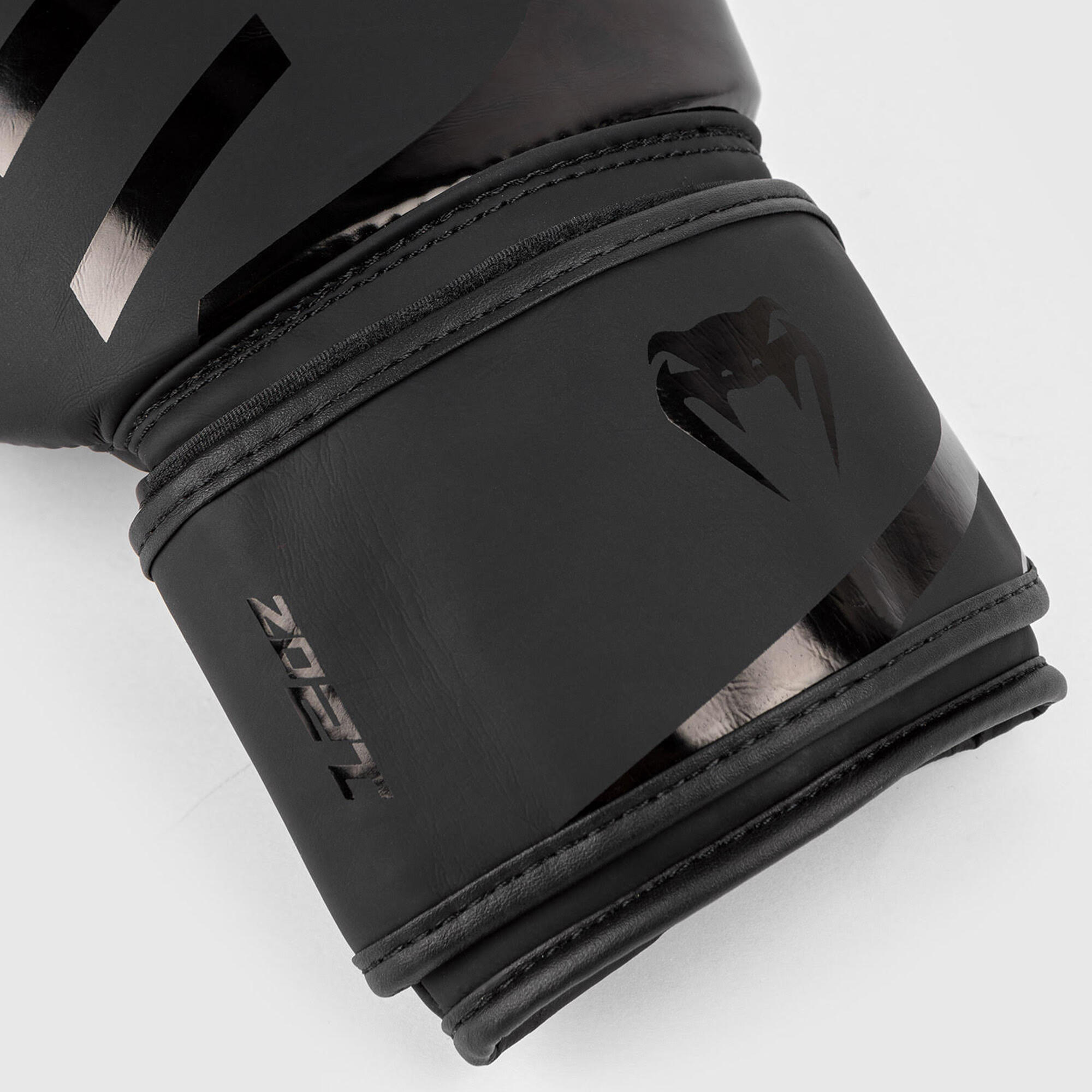 VENUM Boxerské rukavice Challenger 3.0 čierne 10 oz · záber 4