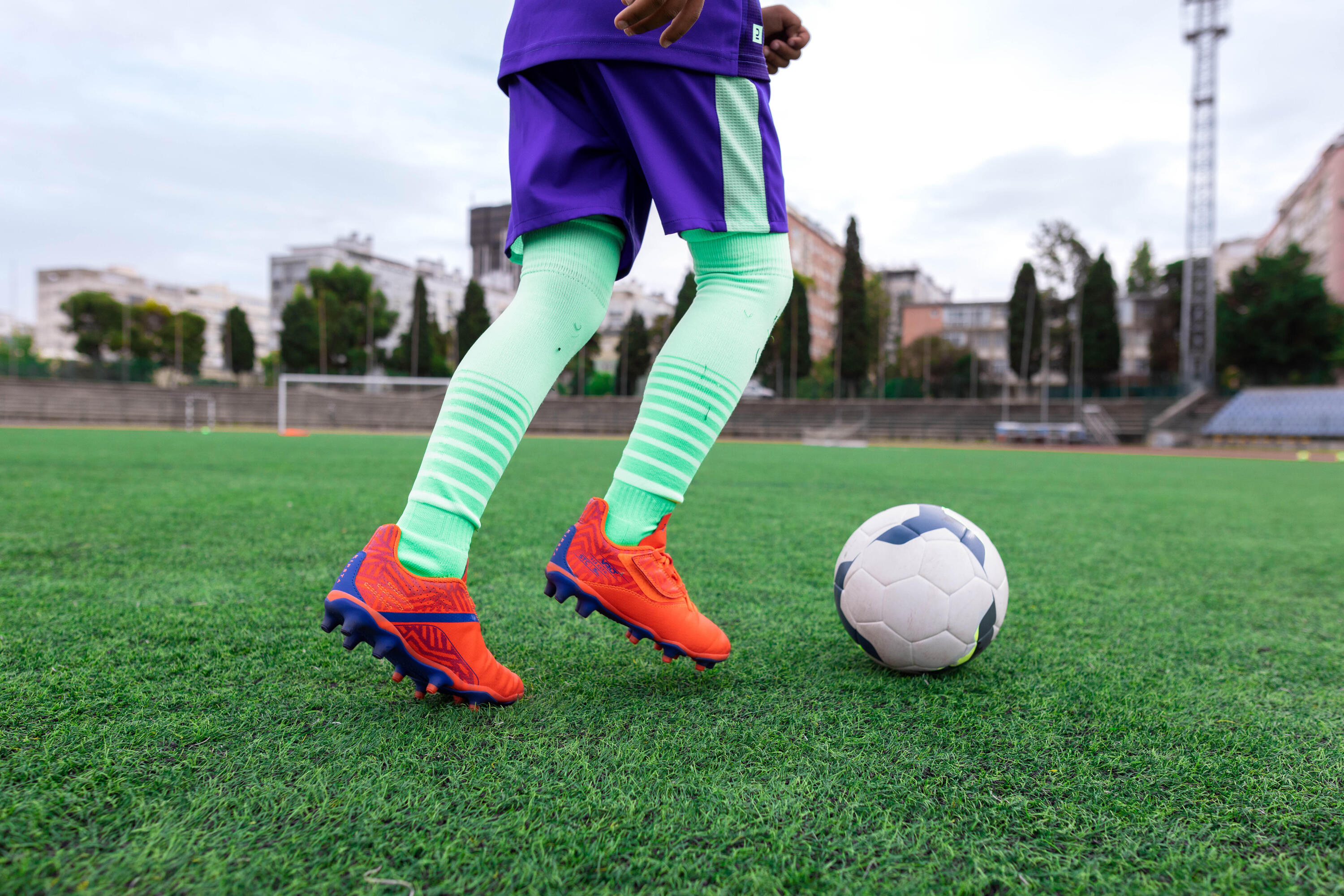 CHUTEIRAS DE FUTEBOL COM ATACADORES CRIANÇA VIRALTO I FG LARANJA/AZUL 9/9