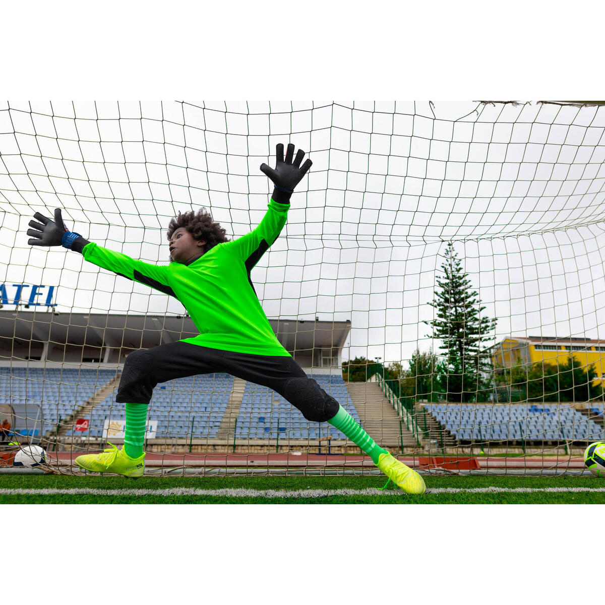 Pantacourt de gardien de but enfant F 100 noir