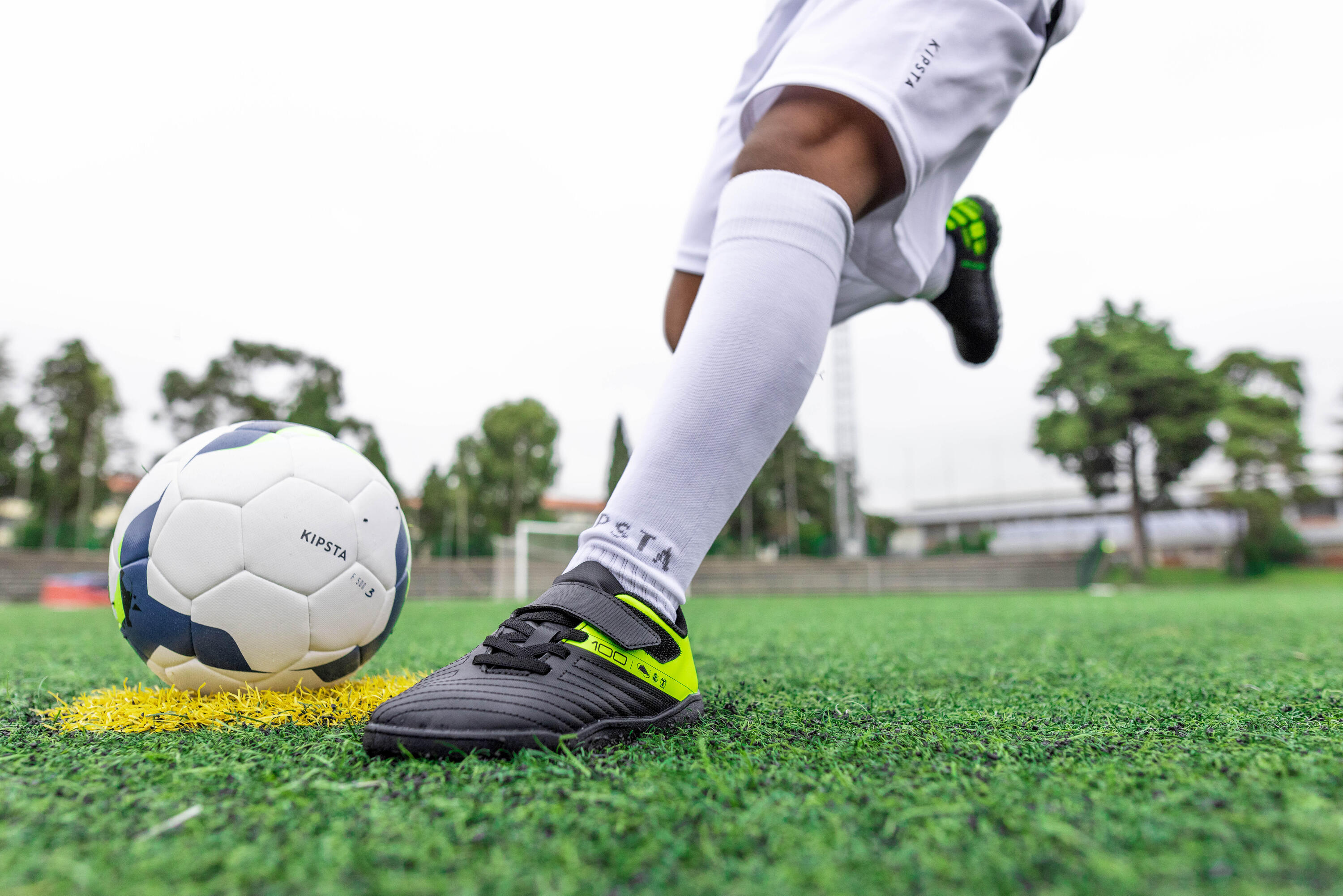 Kinder Fußball Nockenschuhe AG/FG mit Klettverschluss - 100 Easy schwarz/gelb 2/8