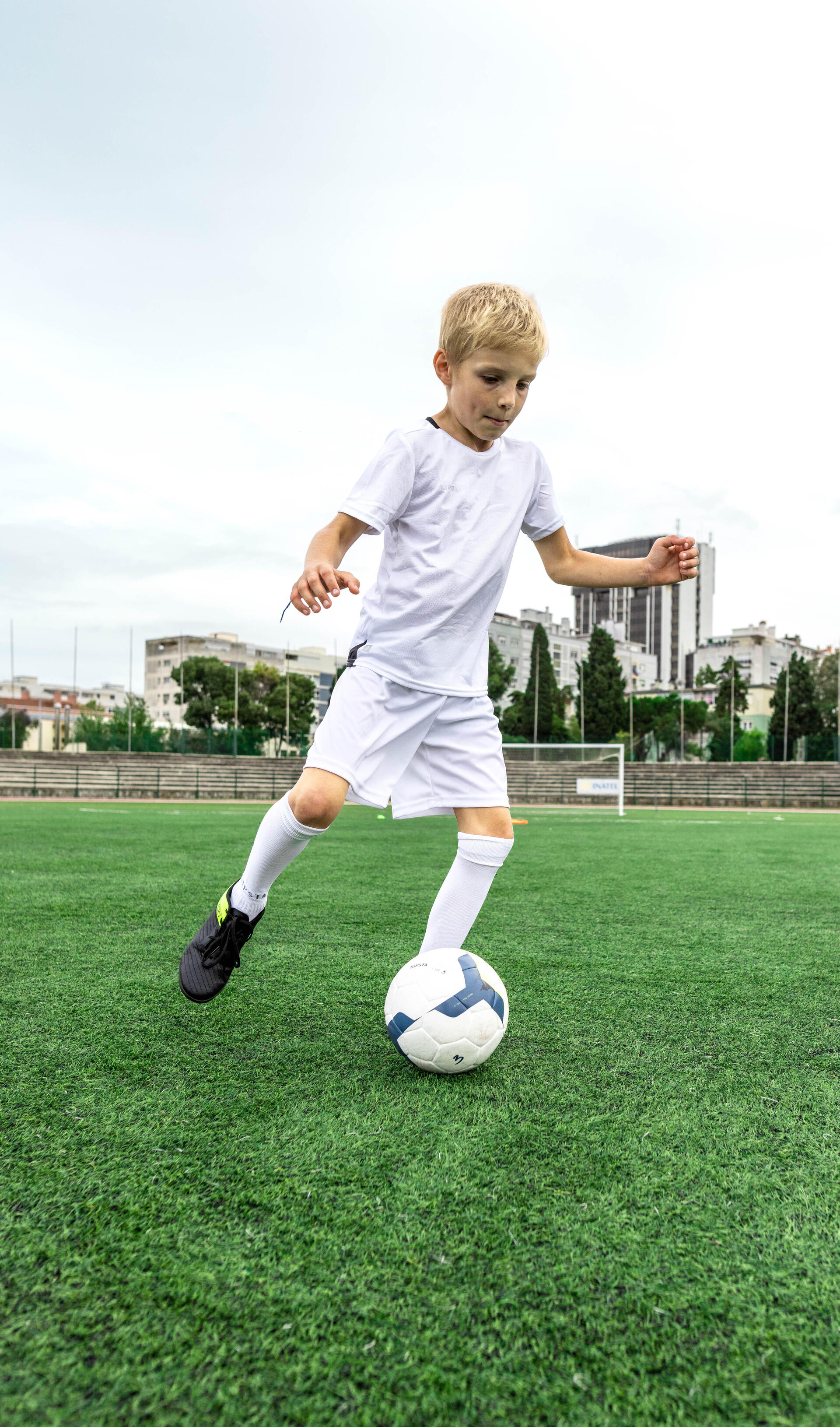 Kids' Football Shorts F100 - White