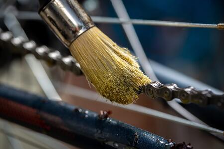 graisser-chaine-velo-electrique