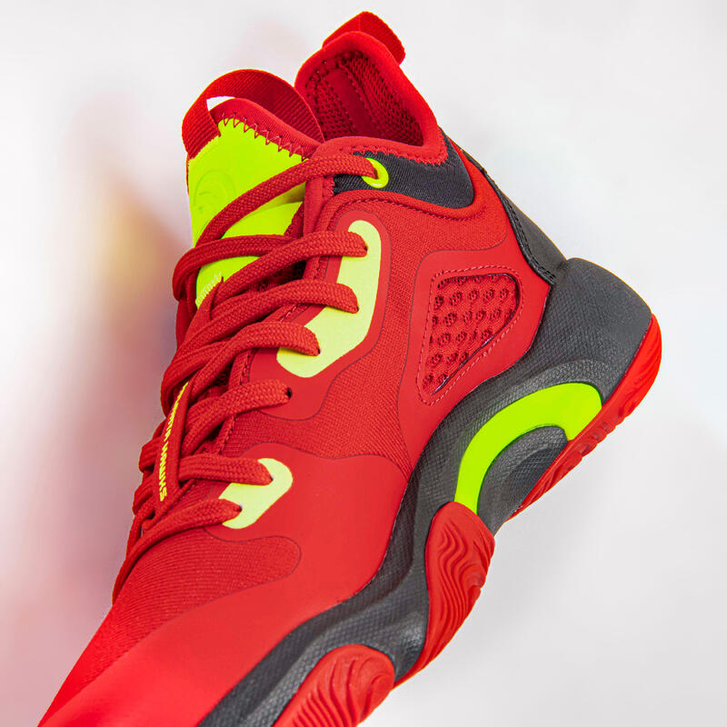 Dětské basketbalové boty SE900 Mini Me NBA Hawks červené