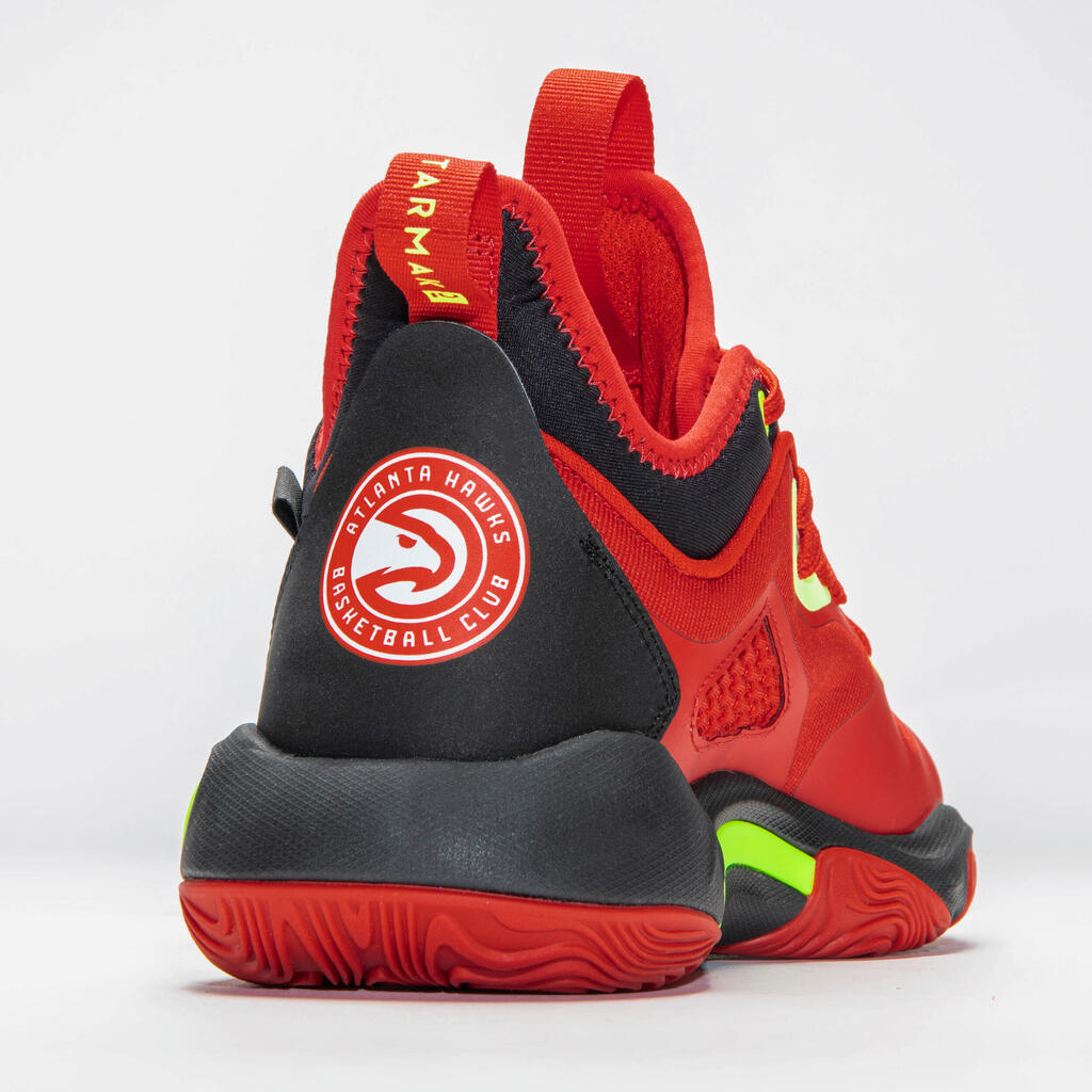 ДЕТСКИ ОБУВКИ ЗА БАСКЕТБОЛ SE900 MINI ME NBA ATLANTA HAWKS, ЧЕРВЕНИ