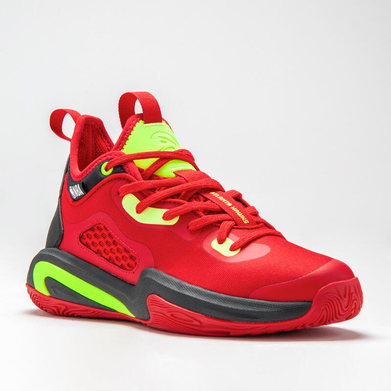 CHAUSSURES DE BASKETBALL GARCON/FILLE SE900 MINI ME NBA ROUGE HAWKS