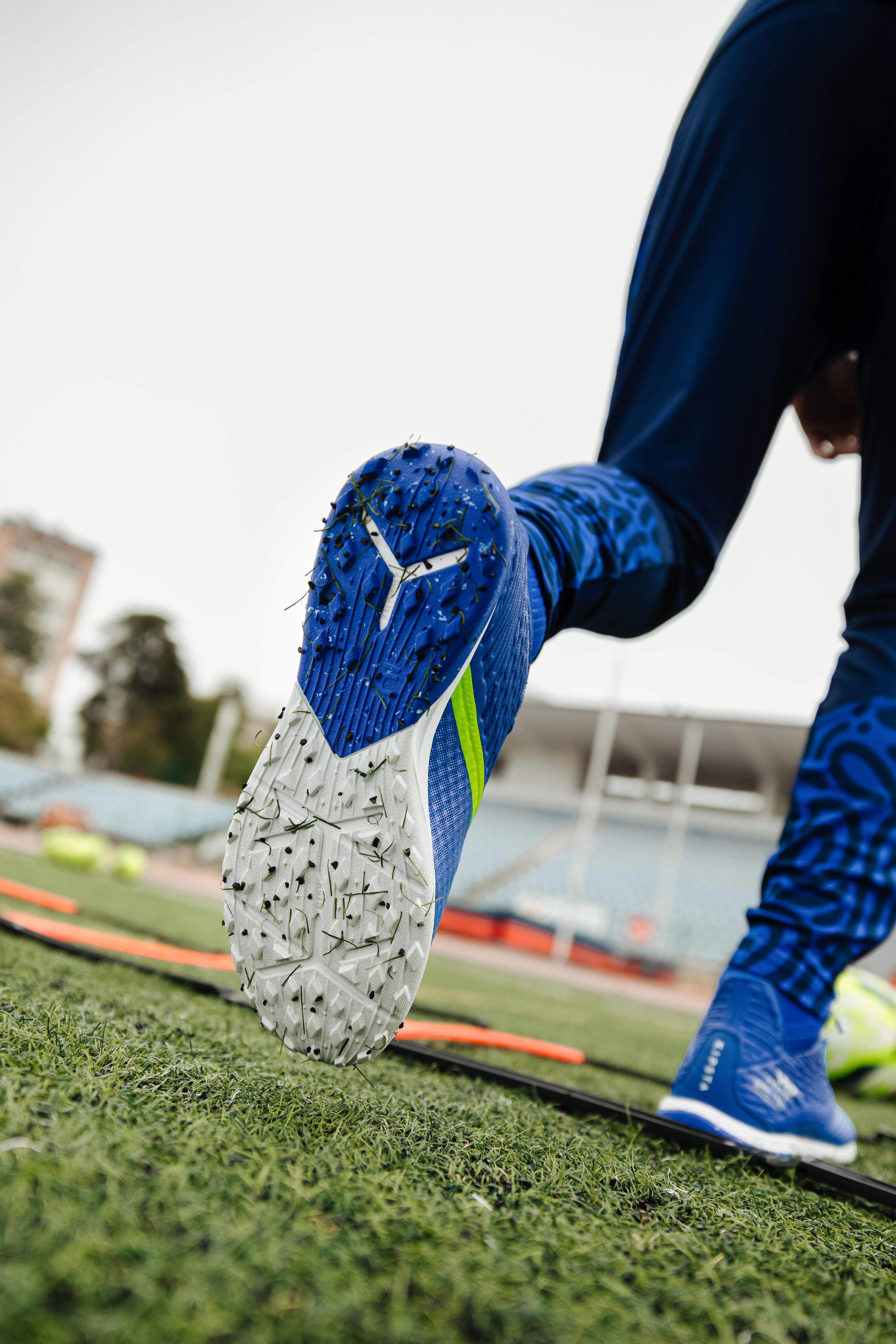 CHAUSSURES DE FOOTBALL VIRALTO III 3D AIRMESH TURF TF MAGMA 18/24