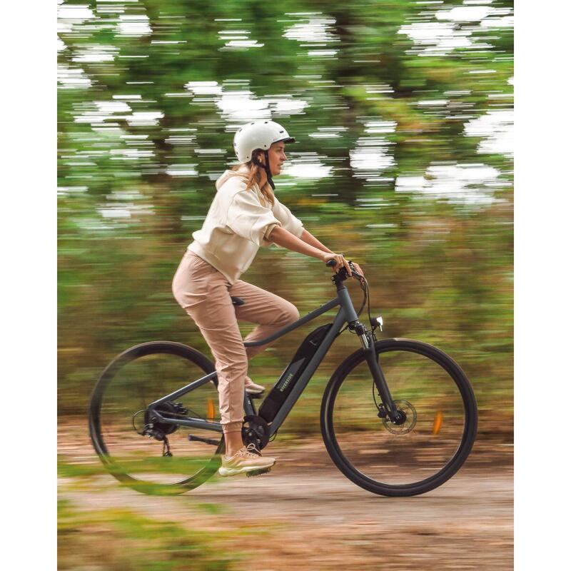 Bici elettrica trekking a pedalata assistita RIVERSIDE 520 E telaio alto grigia