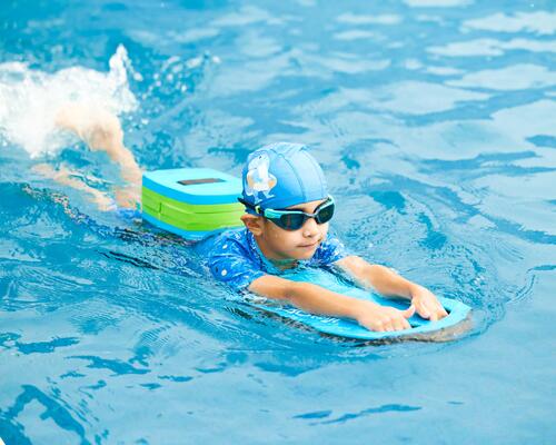 Jak nauczyć dziecko pływać? Nauka pływania dla dzieci