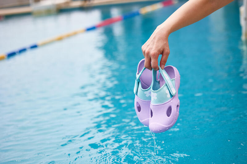 Wyprawka pływaka – co jest potrzebne dziecku na zajęcia z pływania?