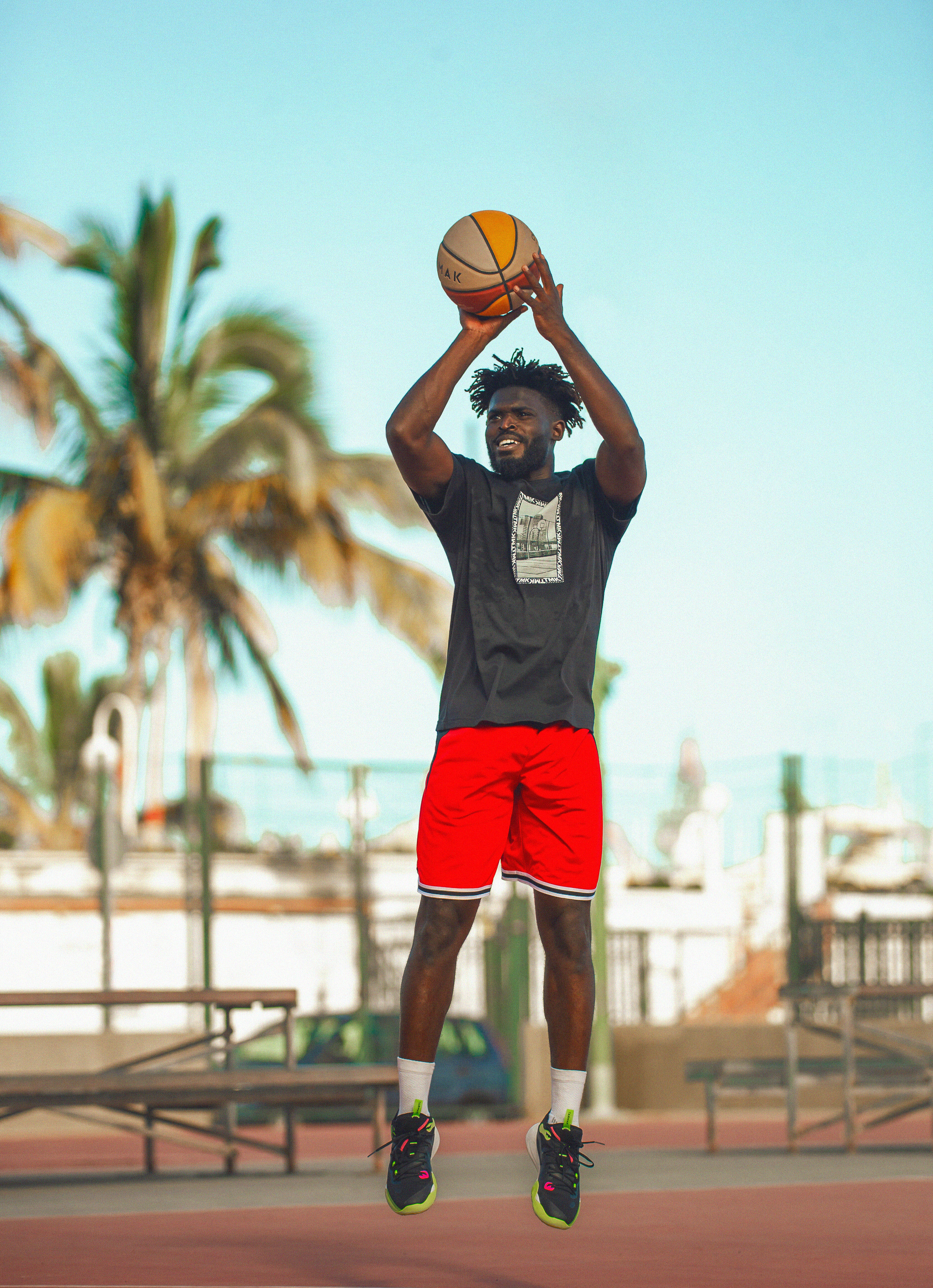 Men's Reversible Basketball Shorts - SH 500 Red/Beige - TARMAK