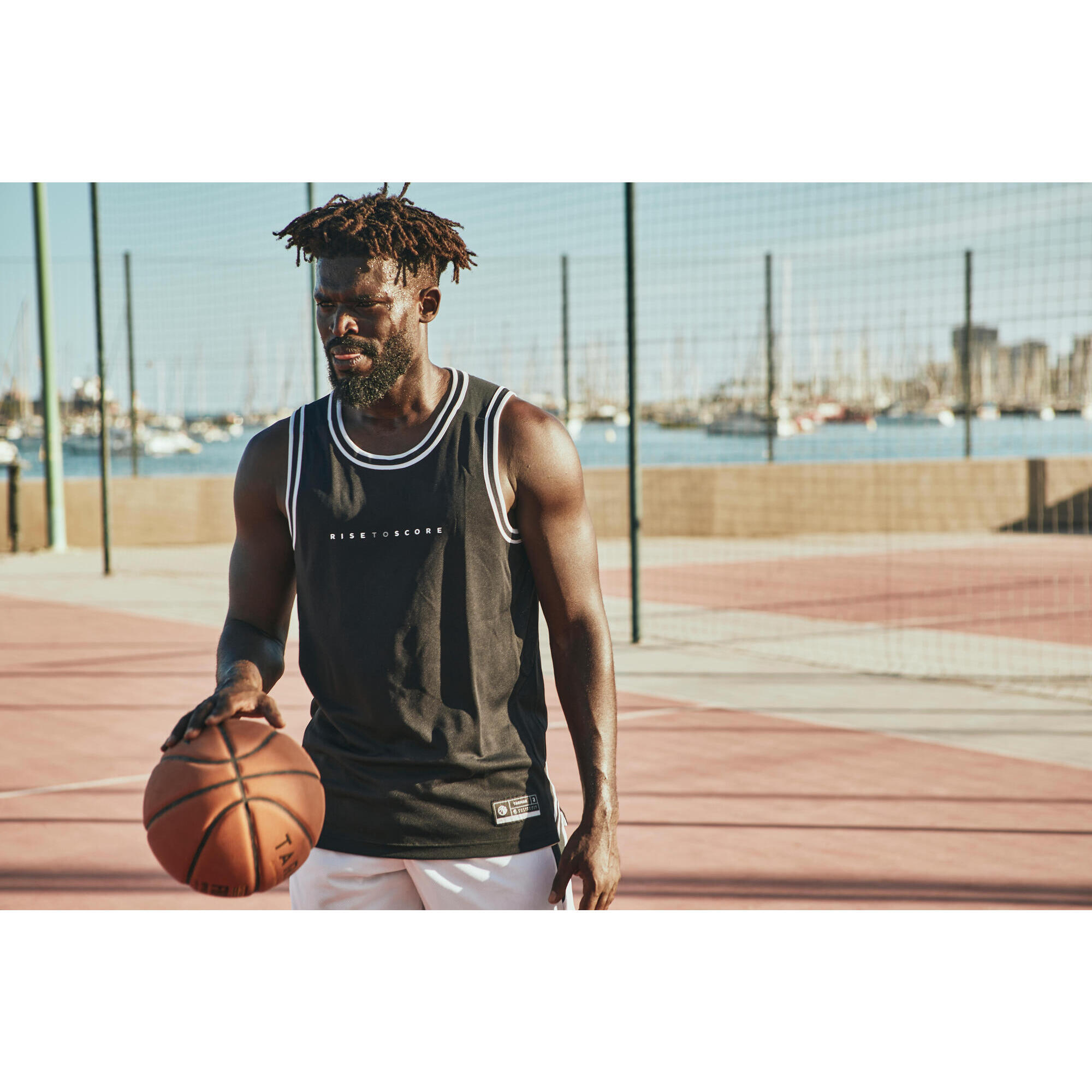 Maglia da basket senza maniche reversibile per adulti - T500 bianco nero