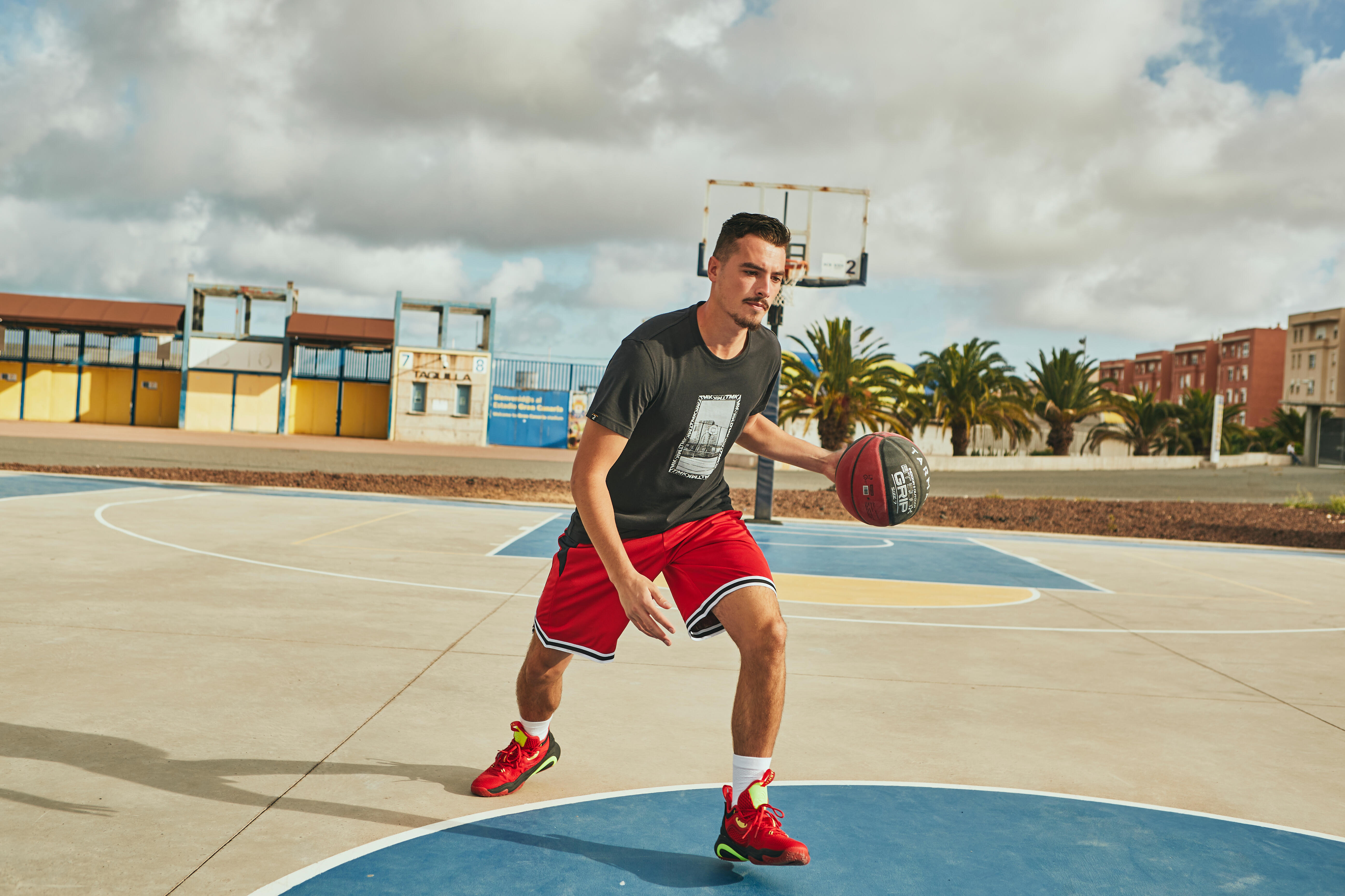Men's Reversible Basketball Shorts - SH 500 Red/Beige - TARMAK